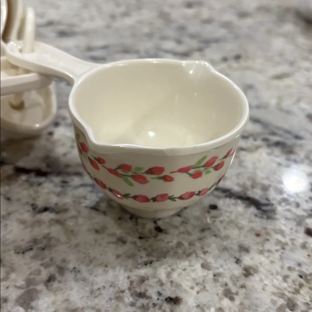 Cute decorative and functional floral measuring cups.